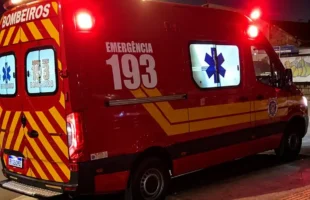 Motociclista é encaminhado ao hospital após acidente entre duas motos em Criciúma