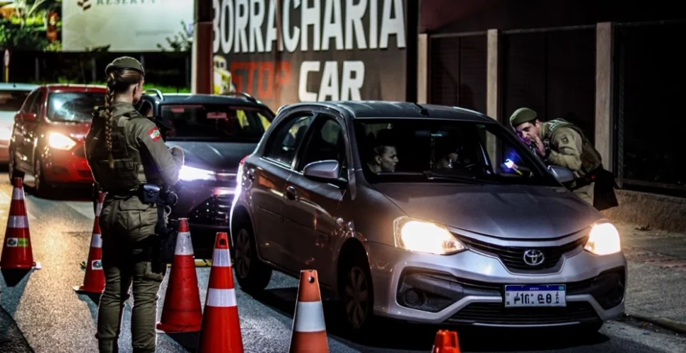 PM intensifica fiscalização contra motoristas sob efeito de álcool em Tubarão