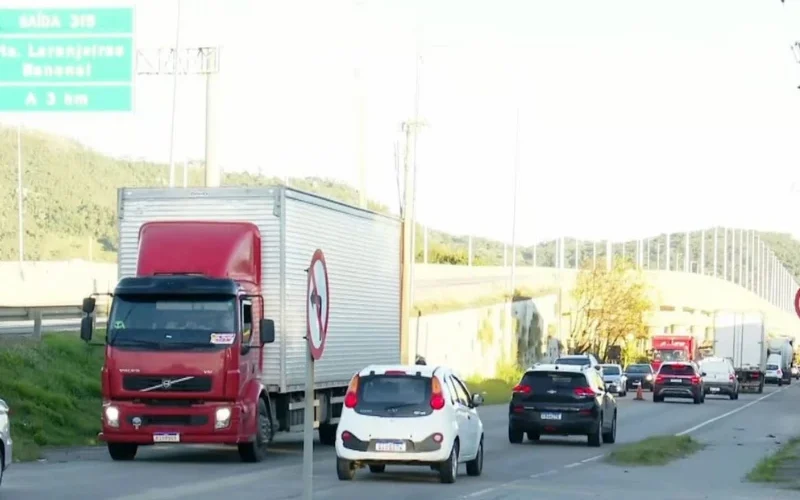 Tráfego é parcialmente liberado na Ponte Anita Garibaldi, em Laguna