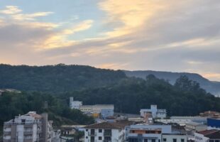 Semana começa com garoa e temperaturas baixas no Sul de Santa Catarina
