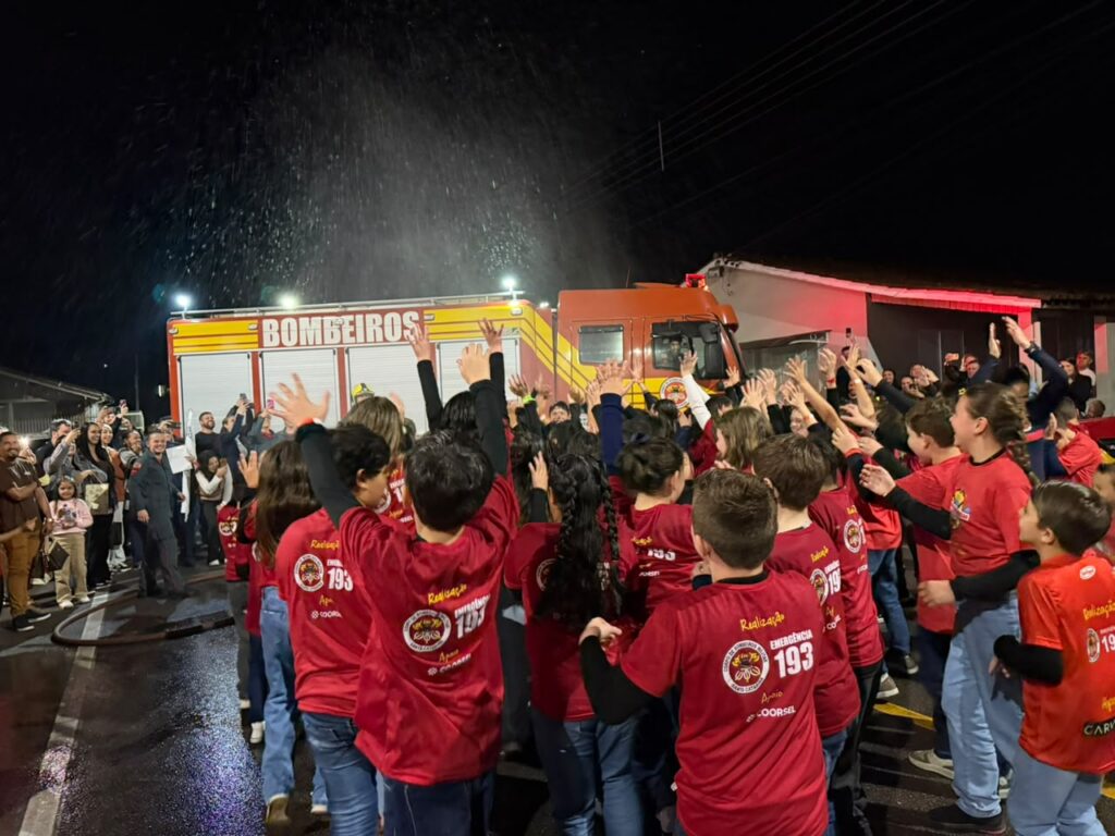 Mais de 100 crianças participam da formatura do Programa Bombeiro Mirim em Orleans