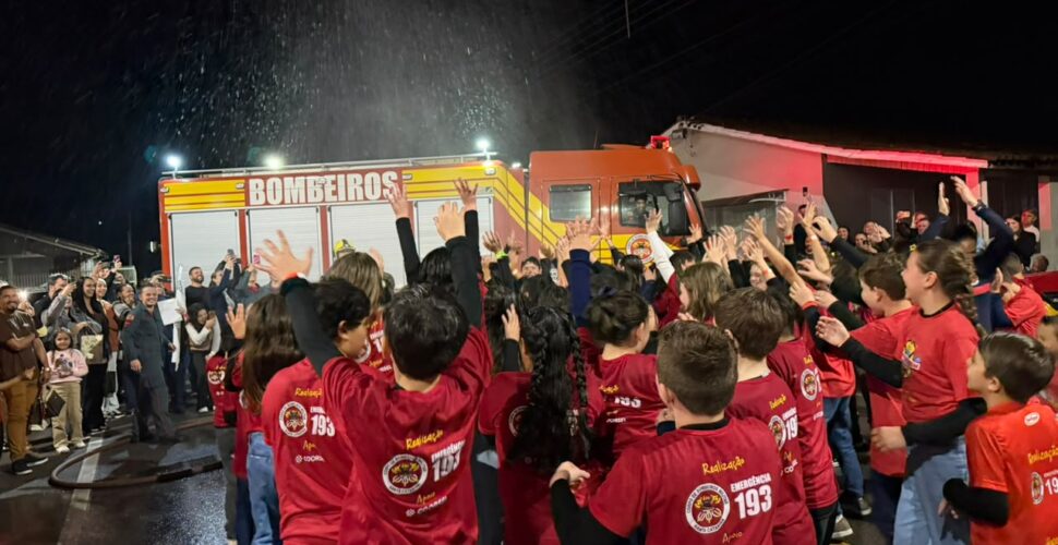Mais de 100 crianças participam da formatura do Programa Bombeiro Mirim em Orleans