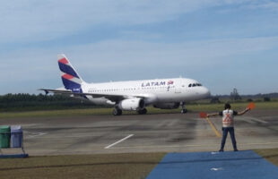Latam amplia operação e terá voos diários entre Guarulhos e Jaguaruna a partir de agosto