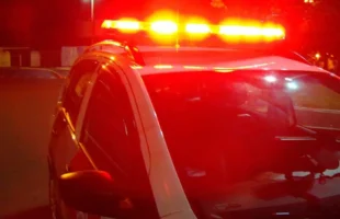 Homem é preso após ser flagrado com arma e munições durante abordagem em Içara