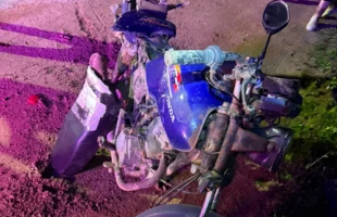 Motociclista fica gravemente ferido após colisisão com carro em Jaguaruna
