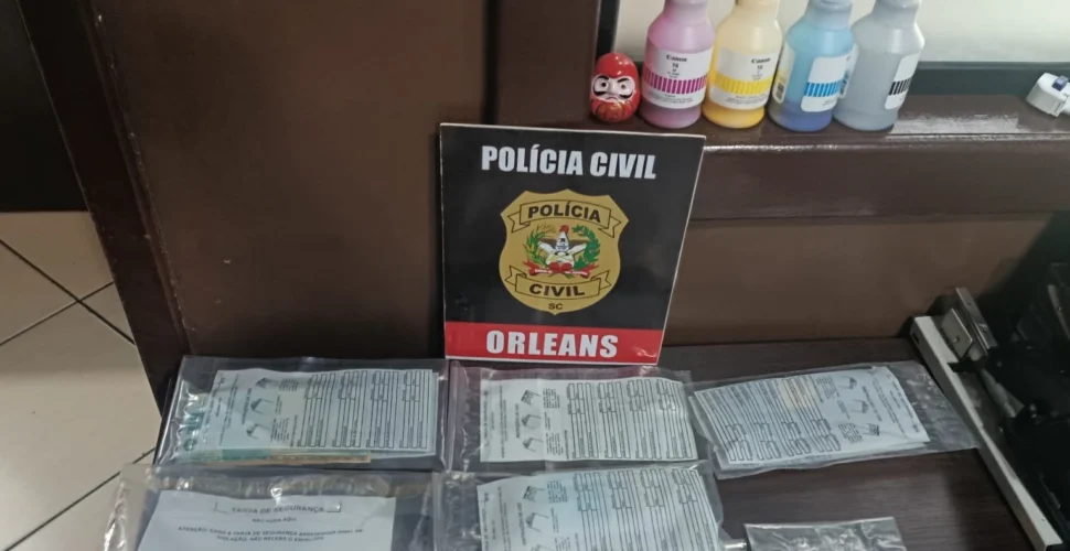 Operação da Polícia Civil prende três pessoas por tráfico de drogas em Orleans