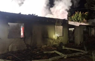 Incêndio destrói residência durante a madrugada em Santa Rosa de Lima