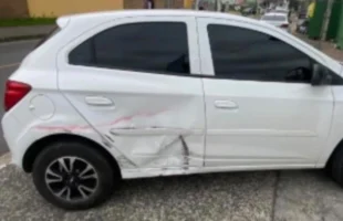 Motociclista fica ferido após colisão com carro em Criciúma