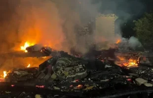 Dois galpões de madeira são destruídos por incêndios em Jacinto Machado