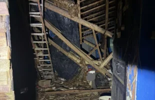 Telhado de casa desaba e morador deixa imóvel após intervenção da PM em Siderópolis