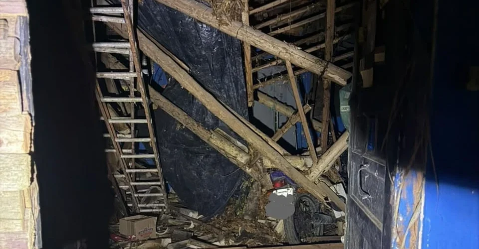 Telhado de casa desaba e morador deixa imóvel após intervenção da PM em Siderópolis