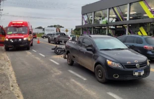 Motociclista fica ferido após colisão com caminhonete em Morro da Fumaça