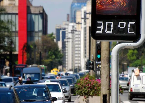 Frente fria muda o tempo em SC e aumenta risco de temporais nesta semana