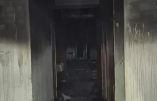 Incêndio atinge galpão abandonado e mobiliza Bombeiros em Criciúma