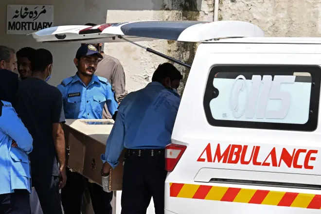 Incêndio em maternidade de hospital no Paquistão deixa 14 bebês mortos