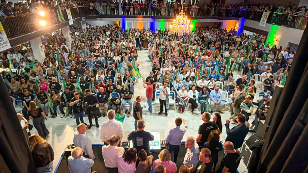 Com mais de 2 mil pessoas, PSD reúne lideranças e lança candidaturas de Julio Garcia e Clésio Salvaro em Criciúma