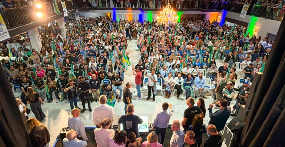 Com mais de 2 mil pessoas, PSD reúne lideranças e lança candidaturas de Julio Garcia e Clésio Salvaro em Criciúma
