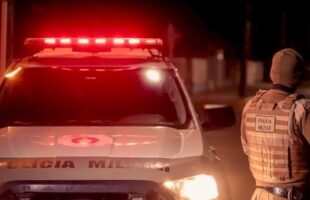 Homem fica gravemente ferido após ser atingido por garrafa quebrada em Laguna