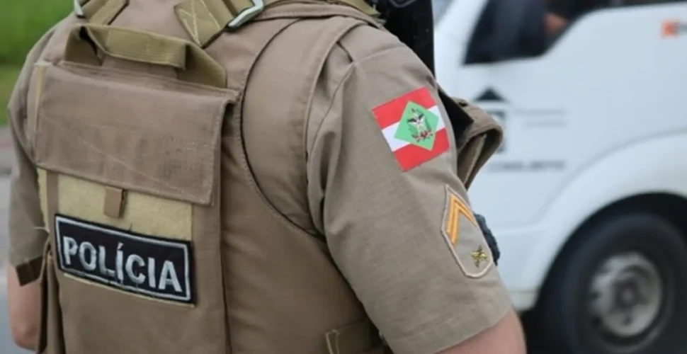 Adolescente é apreendido após resistência e agressões contra policiais em Jaguaruna