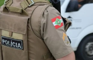 Homem é preso por ameaça e violência doméstica em Araranguá
