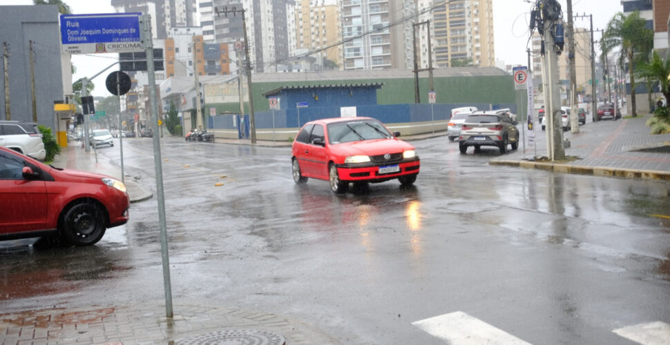 Chuva mantém tempo instável em Criciúma e região nesta segunda-feira