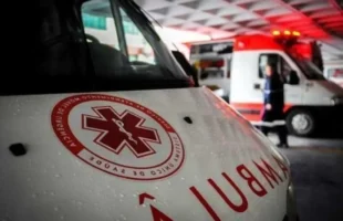 Adolescente fica ferida após ser atropelada por ônibus em Criciúma