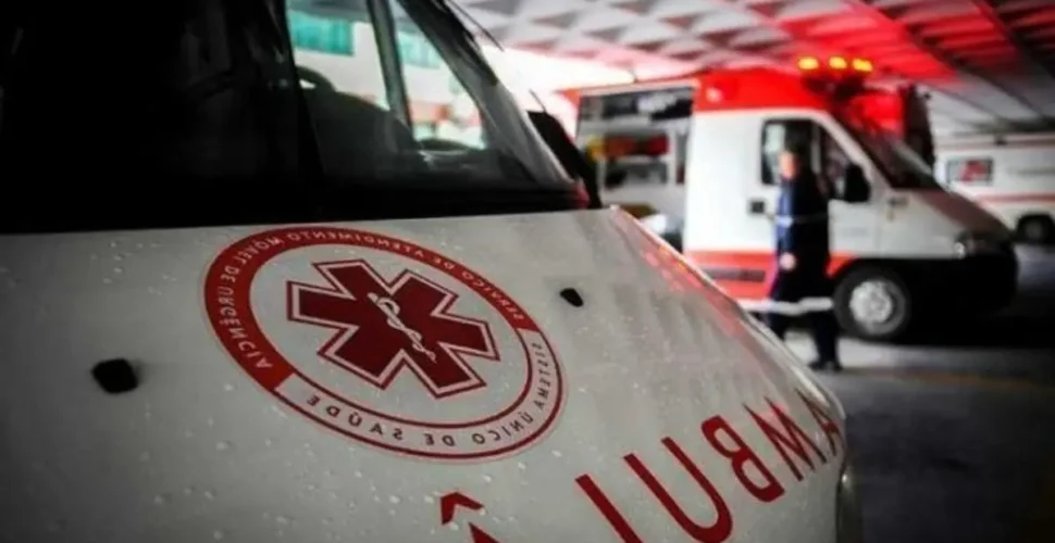Adolescente fica ferida após ser atropelada por ônibus em Criciúma