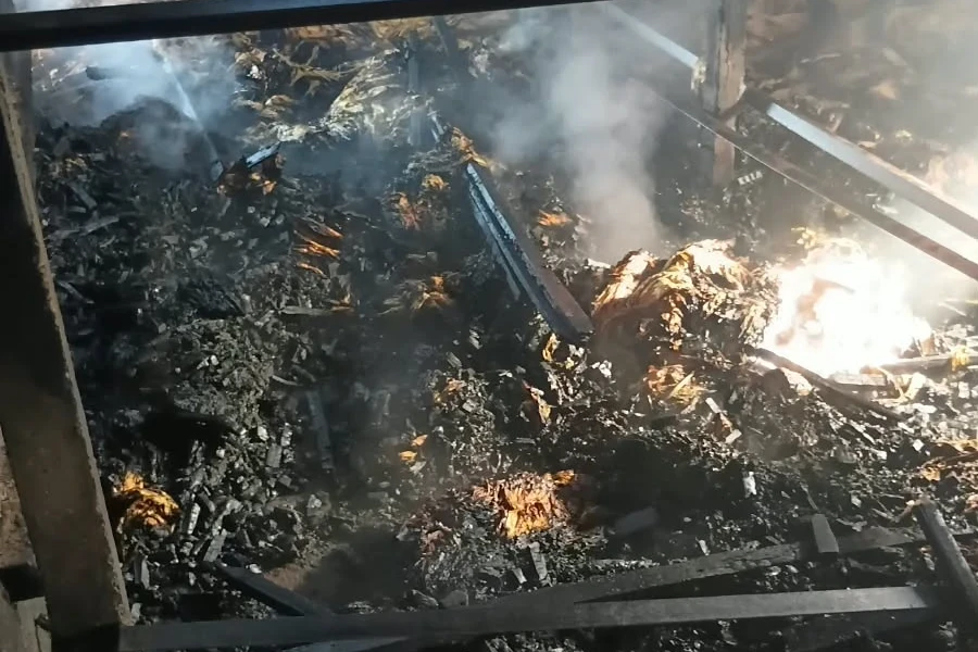 Incêndio atinge estufa de fumo em Sombrio