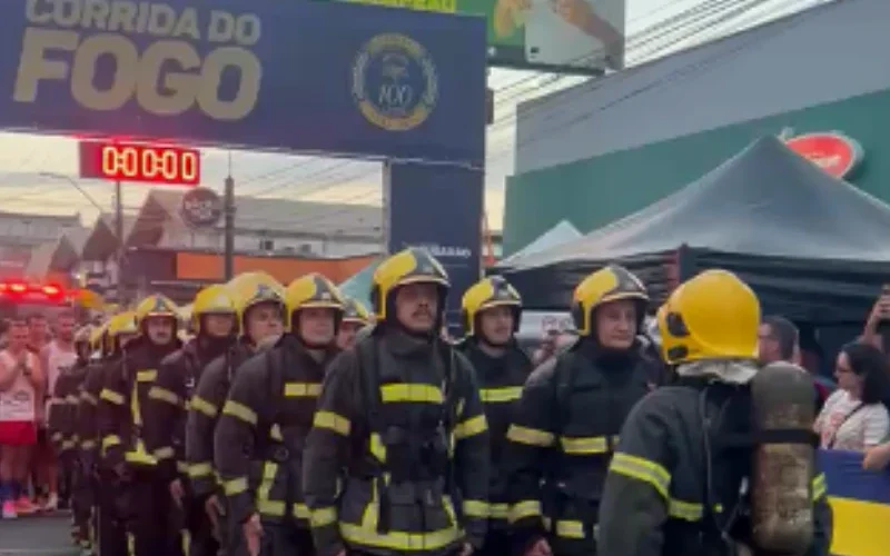Corrida do Fogo reúne mais de 700 atletas em Tubarão durante comemorações dos 100 anos do CBMSC
