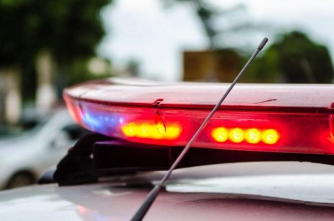 Casal é preso após levar bebê morto à UPA e deixar criança trancada em carro em Criciúma