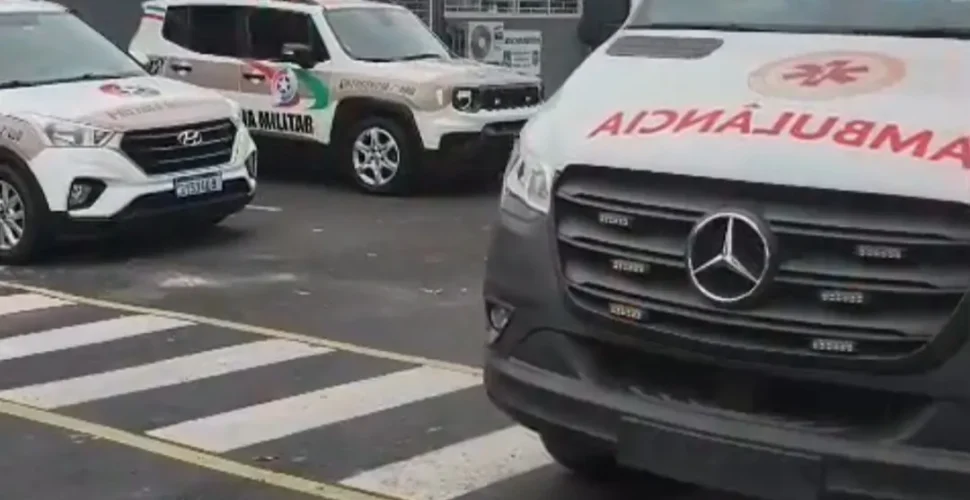 Dois torcedores do Avaí são conduzidos à delegacia após confusão pós-jogo em Criciúma