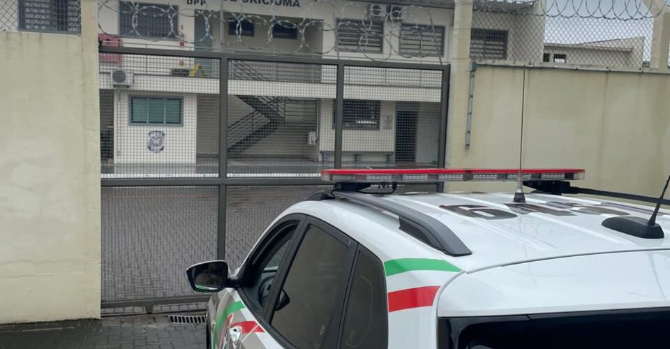 Homem é preso por descumprir medida protetiva em Lauro Müller