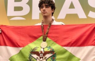 Atleta de Içara conquista título nacional de karatê e se prepara para competição internacional