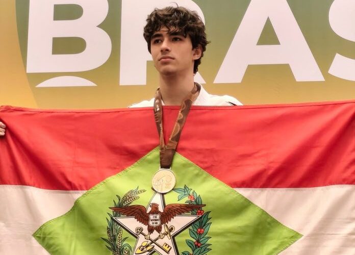 Atleta de Içara conquista título nacional de karatê e se prepara para competição internacional