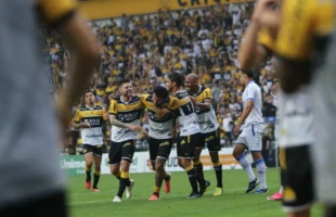 Criciúma vence Avaí por 3 a 0 e retorna ao G6 da Série B