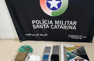 Homem é preso por tráfico de drogas nas proximidades de escola em Passo de Torres