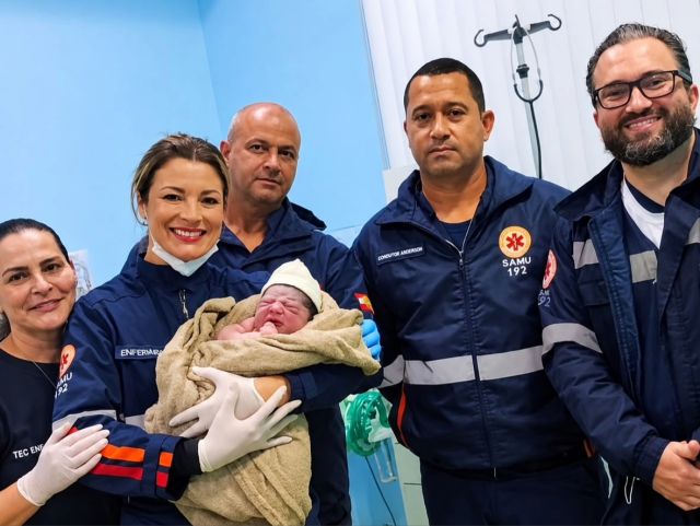 Bebê nasce dentro de ambulância do Samu às margens da SC-447