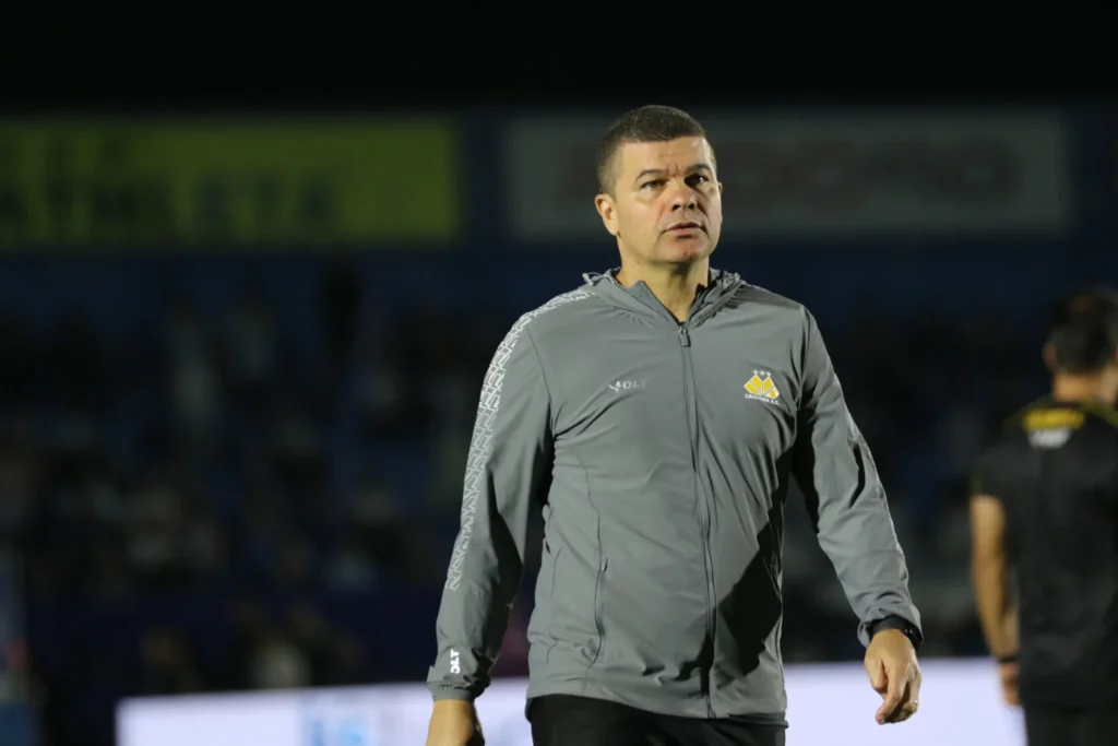 Criciúma recebe América-MG e busca vitória para se firmar no G-6 da Série B