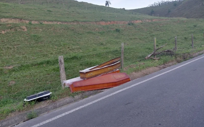 Três caixões são encontrados às margens da SC-435, em Armazém