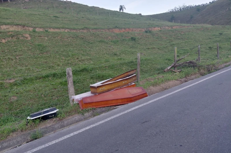Três caixões são encontrados às margens da SC-435, em Armazém