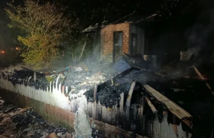 Idoso morre carbonizado após incêndio destruir residência em Santa Rosa do Sul