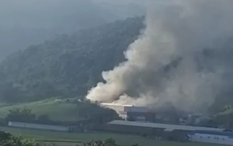 Incêndio em fábrica de ração mobiliza cerca de 30 bombeiros em São Ludgero