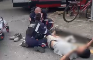 Ciclista fica ferido após ser atingido por carro em cruzamento de Lauro Müller