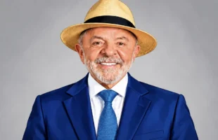 Lula é reeleito presidente do Brasil após vencer Flávio Bolsonaro no segundo turno
