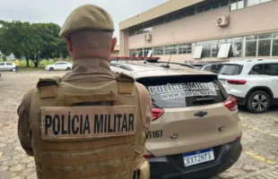 Dois homens são presos por mandados judiciais em Tubarão e Laguna
