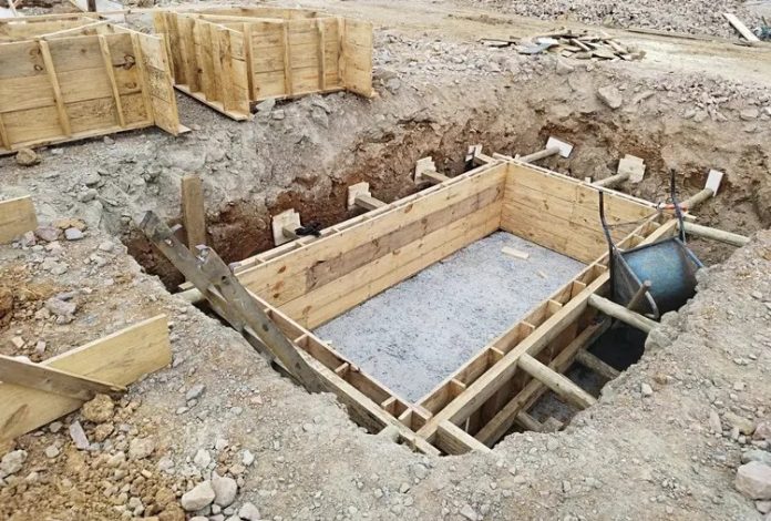 Trabalhador fica ferido após cair de estrutura em obra em Rio do Sul
