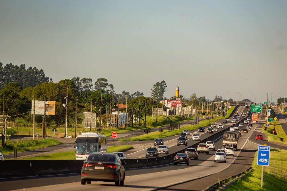 Mais de 620 mil veículos devem passar pelo trecho sul da BR-101 durante feriado