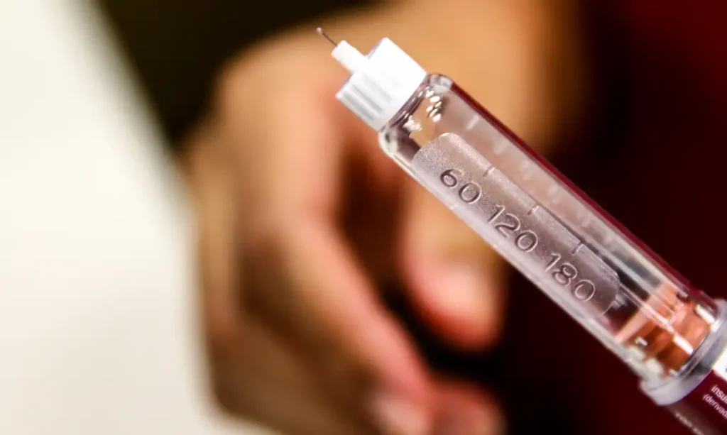 Anvisa proíbe venda de canetas emagrecedoras e outros produtos irregulares na internet