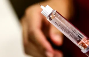 Anvisa proíbe venda de canetas emagrecedoras e outros produtos irregulares na internet