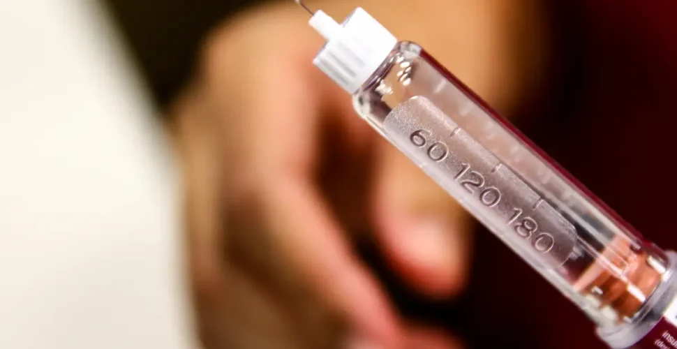 Anvisa proíbe venda de canetas emagrecedoras e outros produtos irregulares na internet